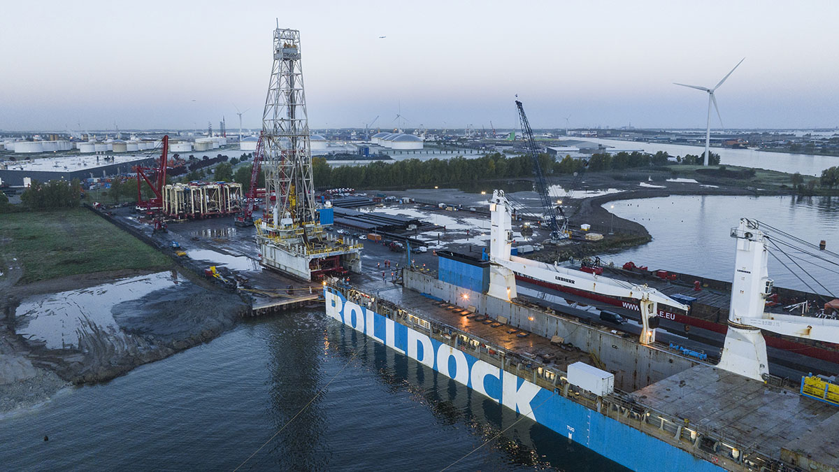 Transport of 1400 tons Drilling Cantilever Unit